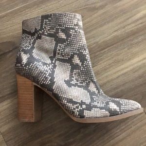 Carlos Santana Lydia Ankle Boots Snakeskin
